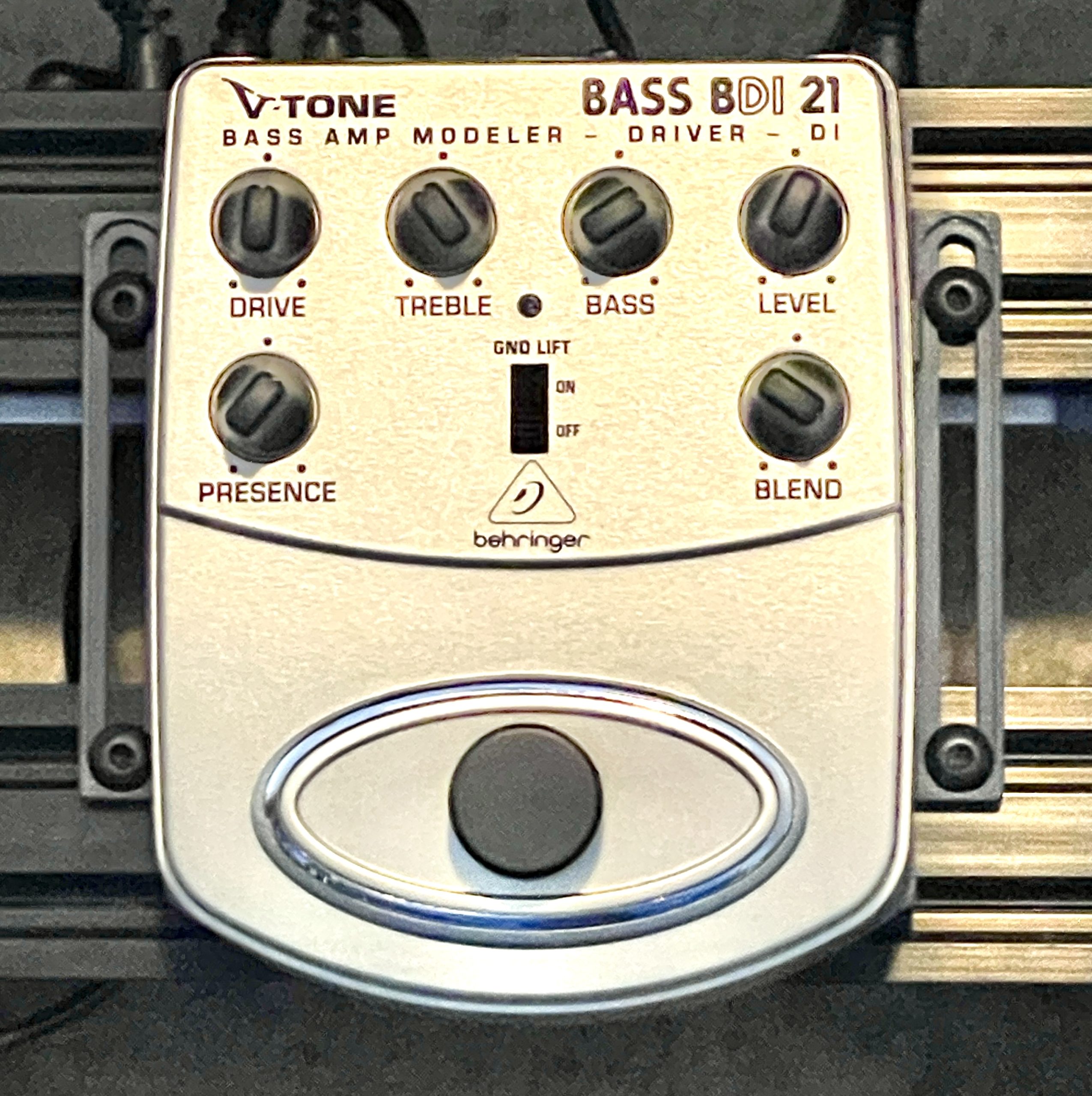 Behringer BDI21 GDI21 Pedalboard Montajı: 2020 & 2040 Modelleri için Mükemmel Uyumluluk - 6899317