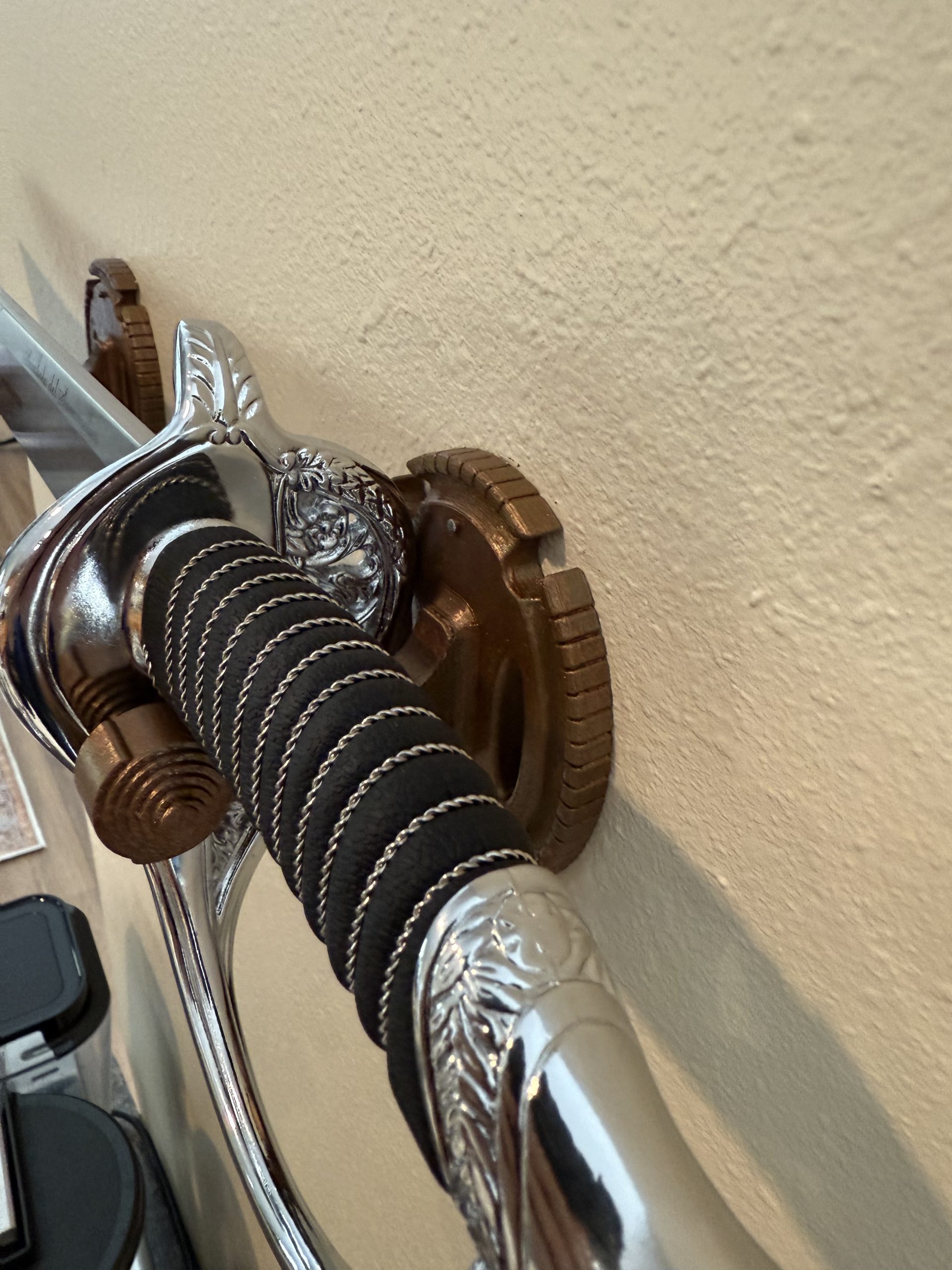 Tırnak deliği ile kılıç ekranı - 6906194