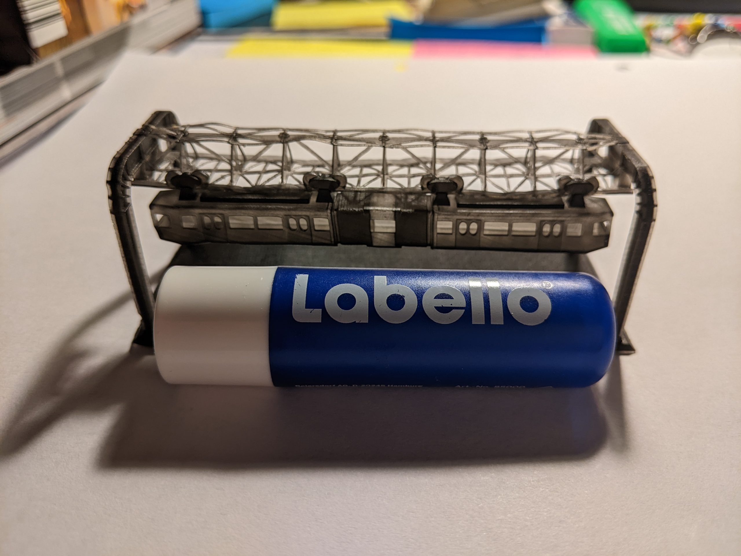 "Hayal Gücünüzü Uçurun: Wuppertal Schwebebahn Minyatürü - SLA Baskı ile Gerçekleşen Mükemmel Detaylar (6901823)" - Görsel 2