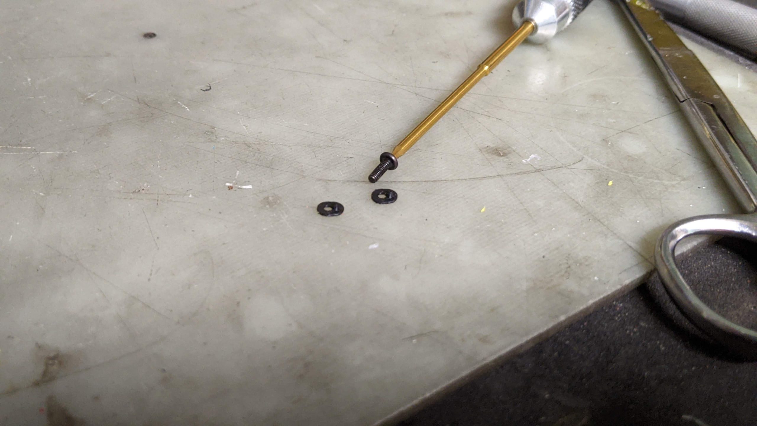 Mugen MTC2R Süspansiyon Bloğu Konumlandırıcı Plastik Braket