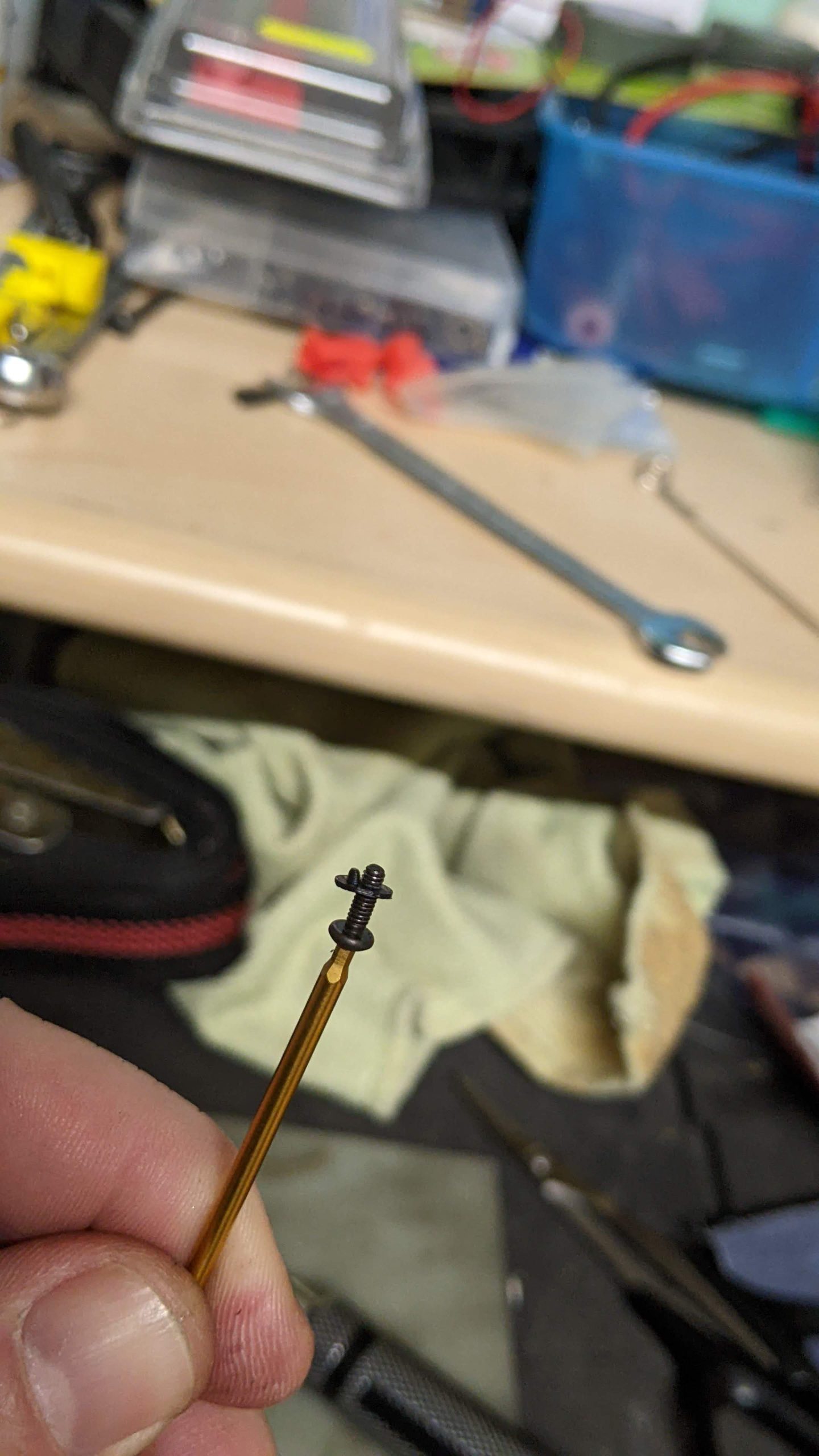 Mugen MTC2R Süspansiyon Bloğu Konumlandırıcı Plastik Braket - Görsel 2