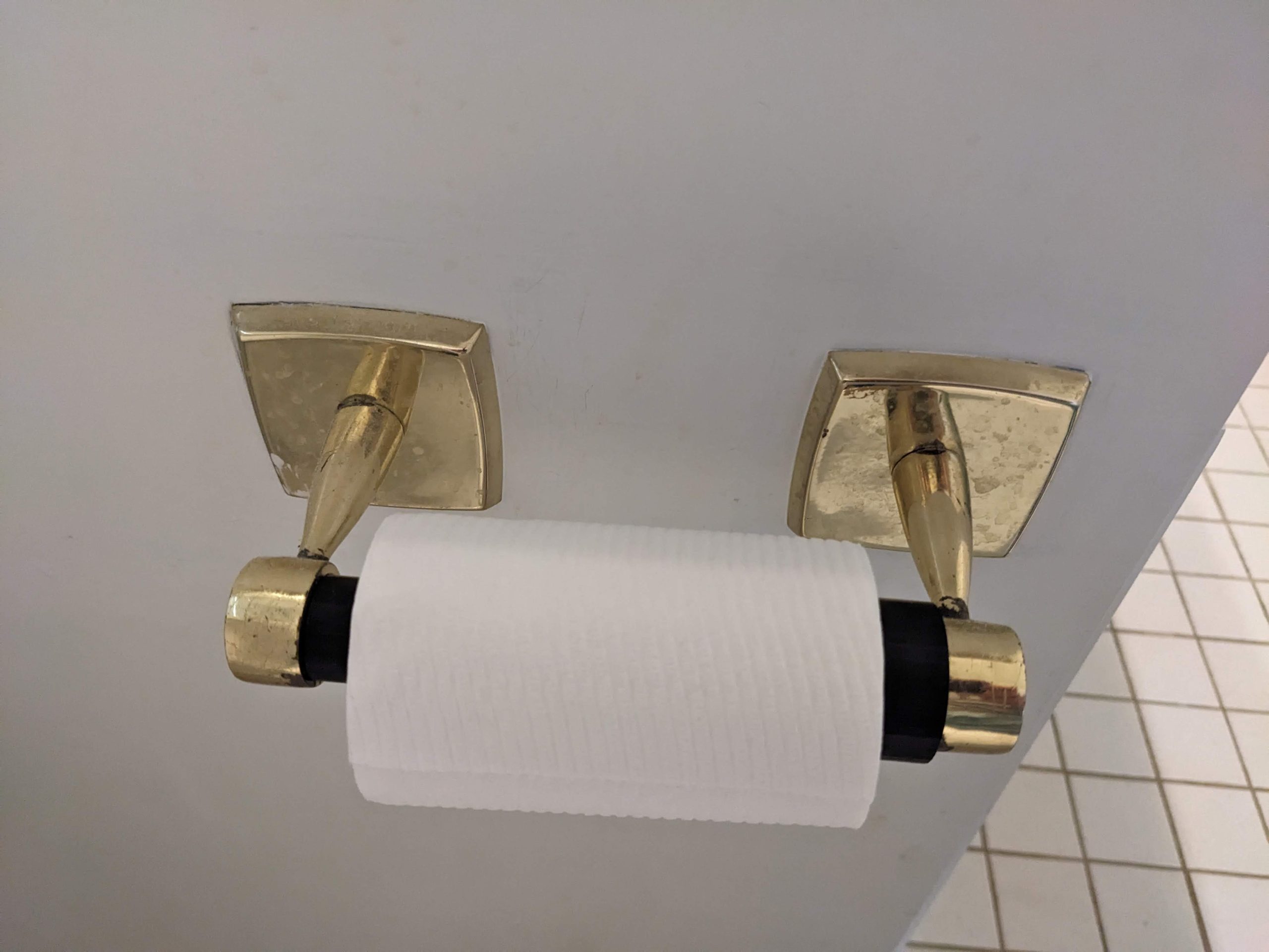 "Pratik Tuvalet Kağıdı Rulo Aksı - Lastik Bant Yay ile Güçlü Destek! - 6897447"