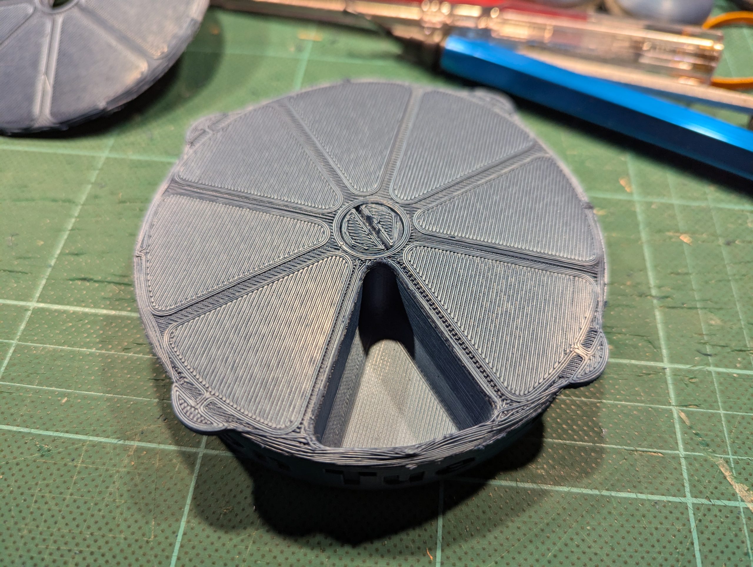 Yine 3D baskılı vida ile haftalık bir hap kutusu - 6902209