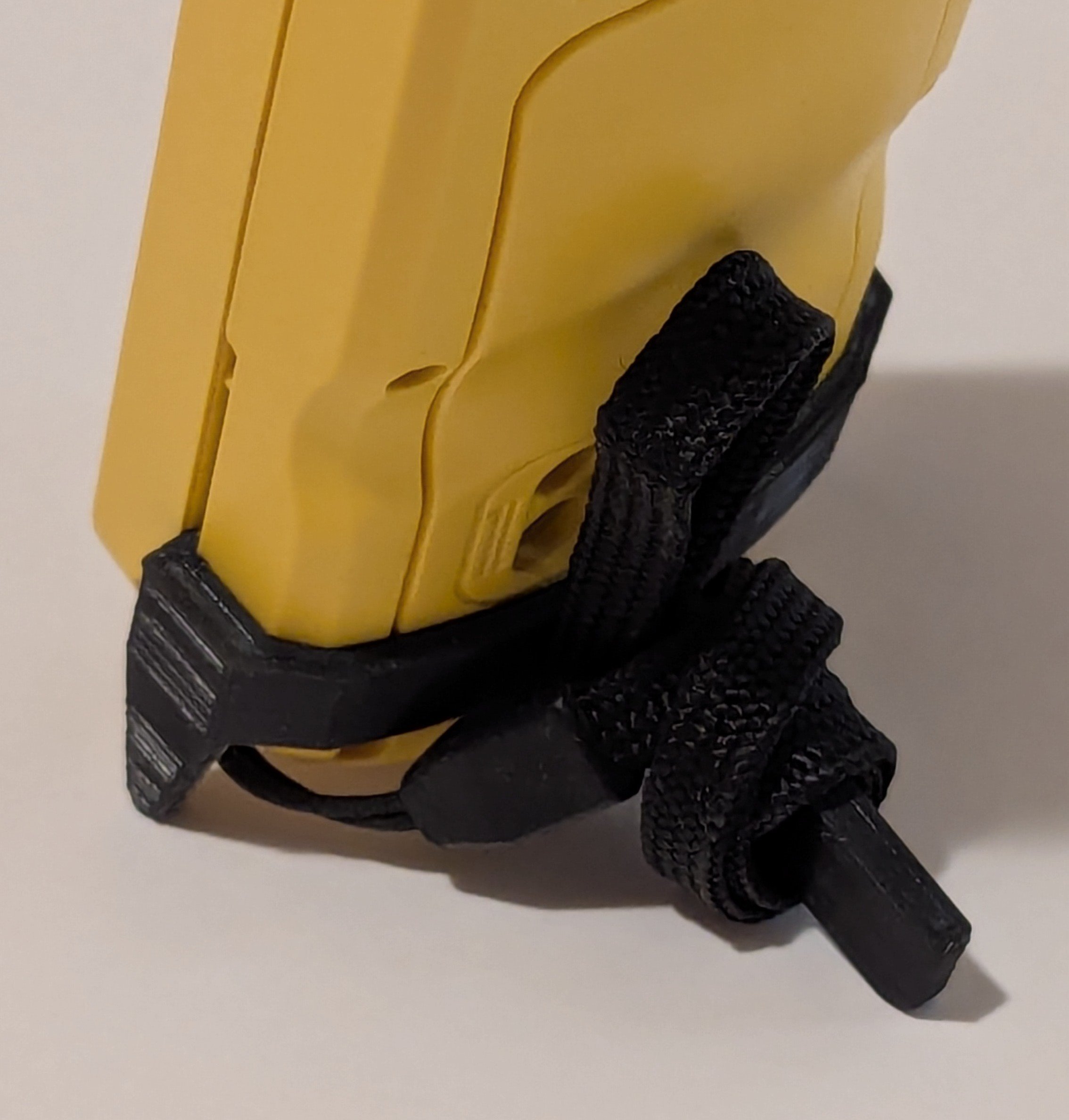 "Kestrel Hava Durumu Metre Masa Standı – 6901895: Doğanın Nabzını Tutan Şıklık!" - Görsel 2