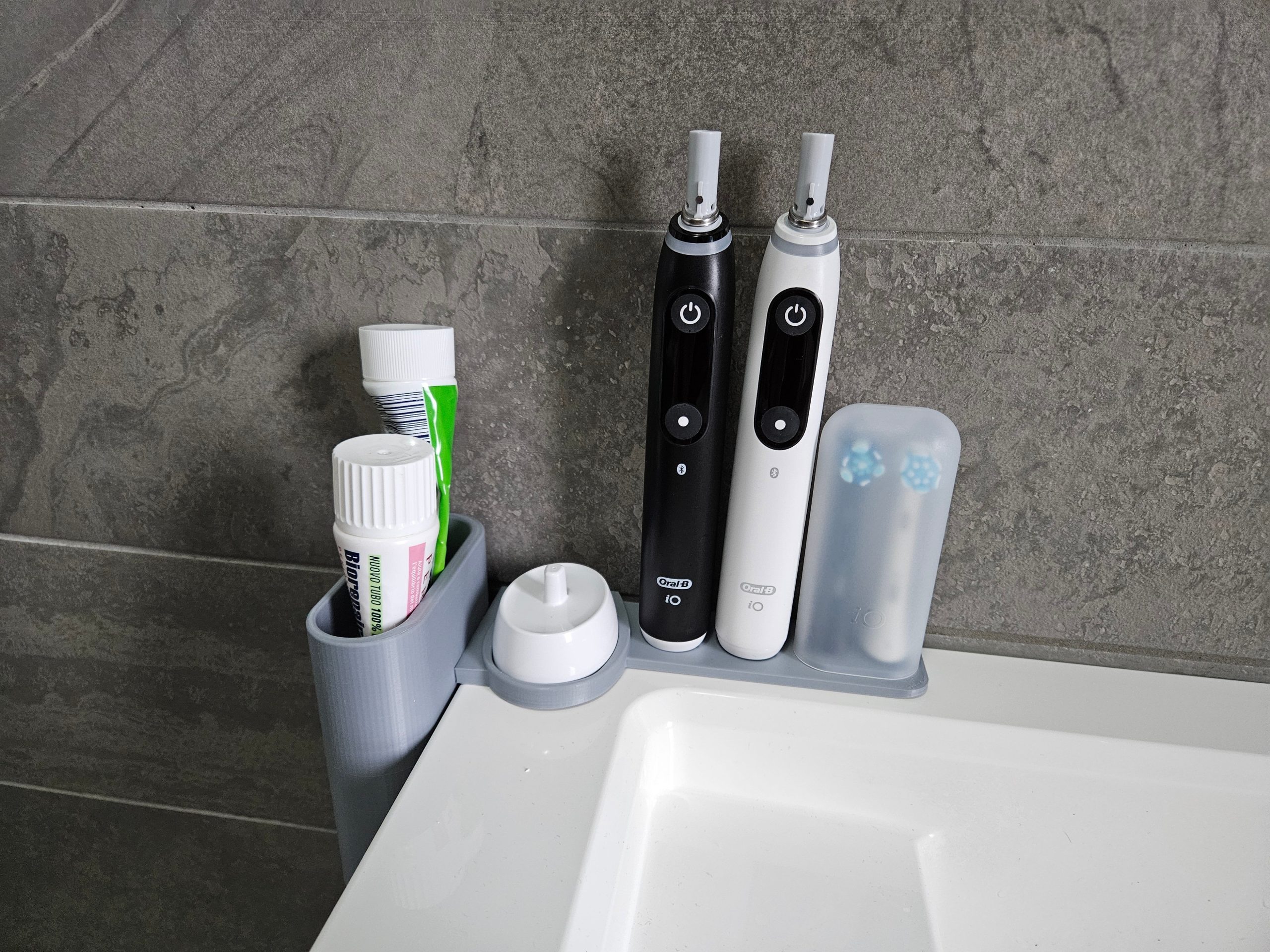 "Oral B IO6 Akıllı Diş Fırçası Standı - 6899891: Modern Tasarım, Maksimum Konfor!" - Görsel 2