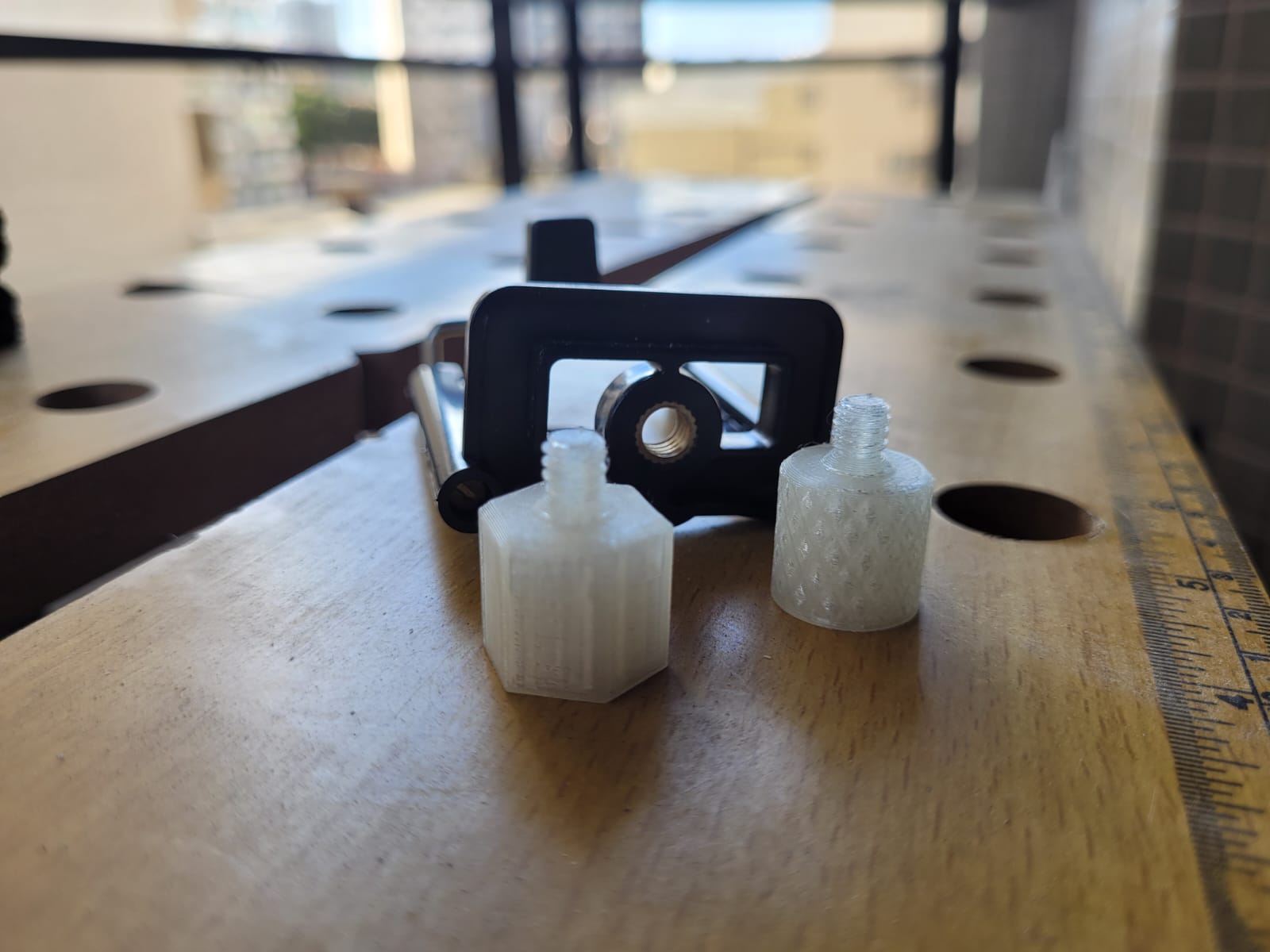 "Usta Çekimler İçin Adaptör: 3/8" (0.375 inç) -16 UNC'den 1/4" (0.25 inç) -20 UNC'ye Hızlı Bağlantı Dönüştürücü - Model: 6897843"