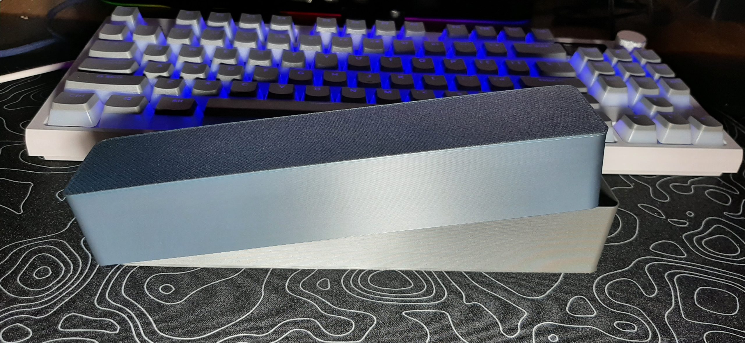 "Tek Düzen: Şık USB Kablo Kutusu - Model 6901518"