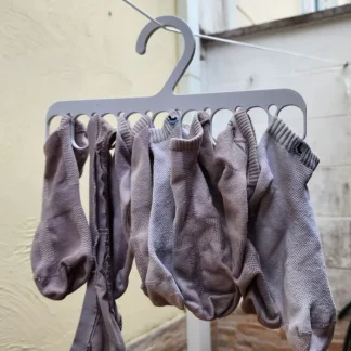 "Kuruluğun Keyfi: Askıdan Dikkat Çeken Çorap - Model 6900175"