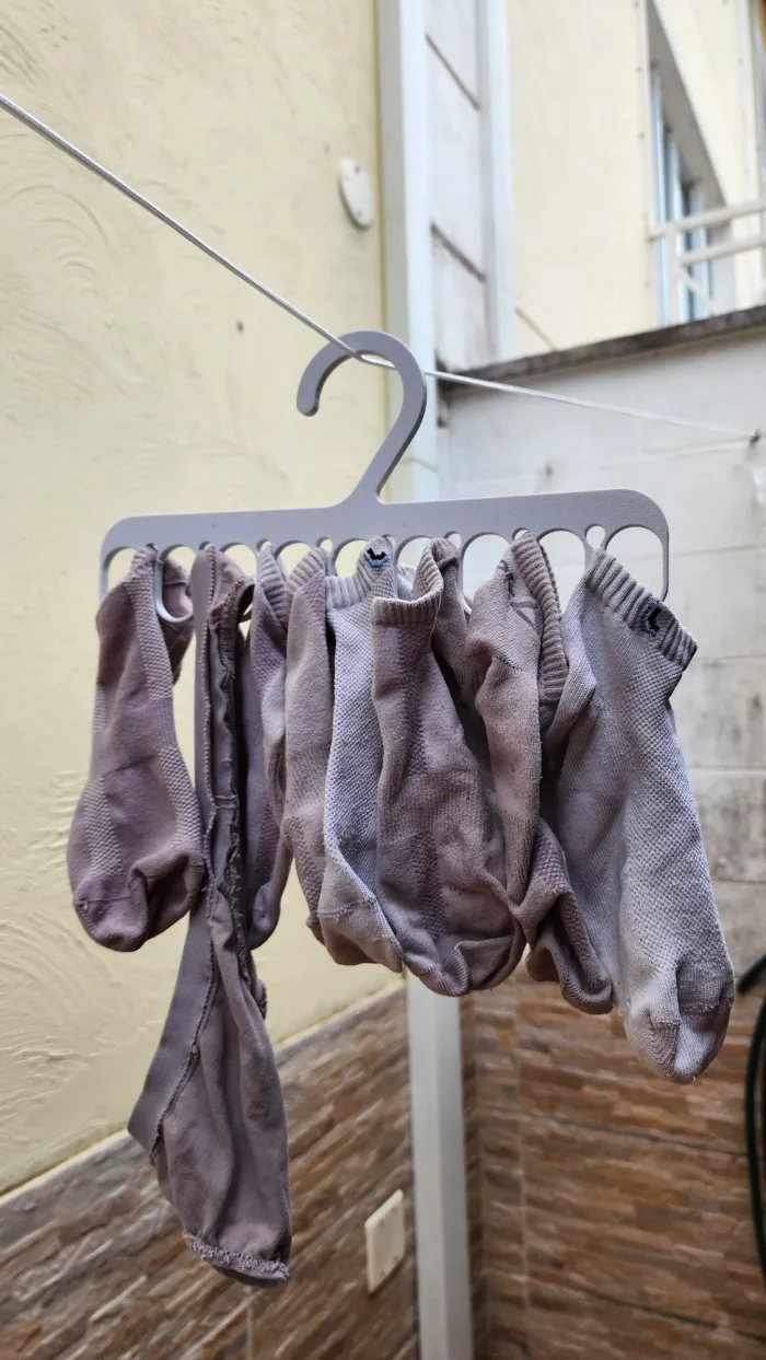 "Kuruluğun Keyfi: Askıdan Dikkat Çeken Çorap - Model 6900175"