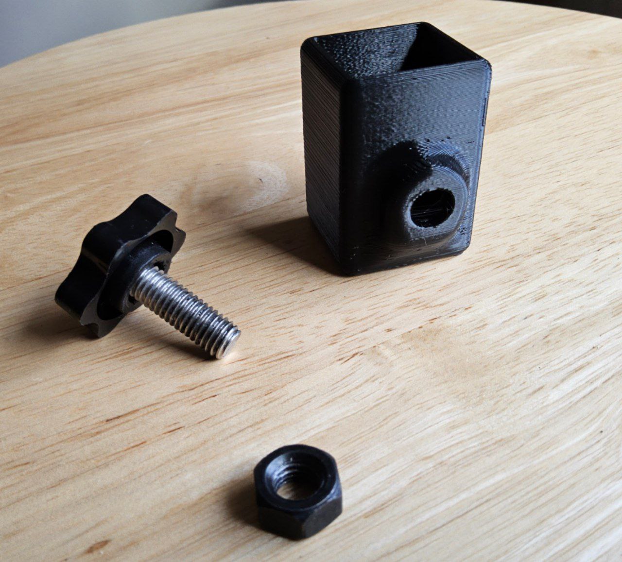 "Özgün Tasarım Ayarlanabilir Yükseklik Mobilya Bacak Kilidi - 22 mm Yuvarlak Tüp, 1 Kare Tüp - Model 6900551"