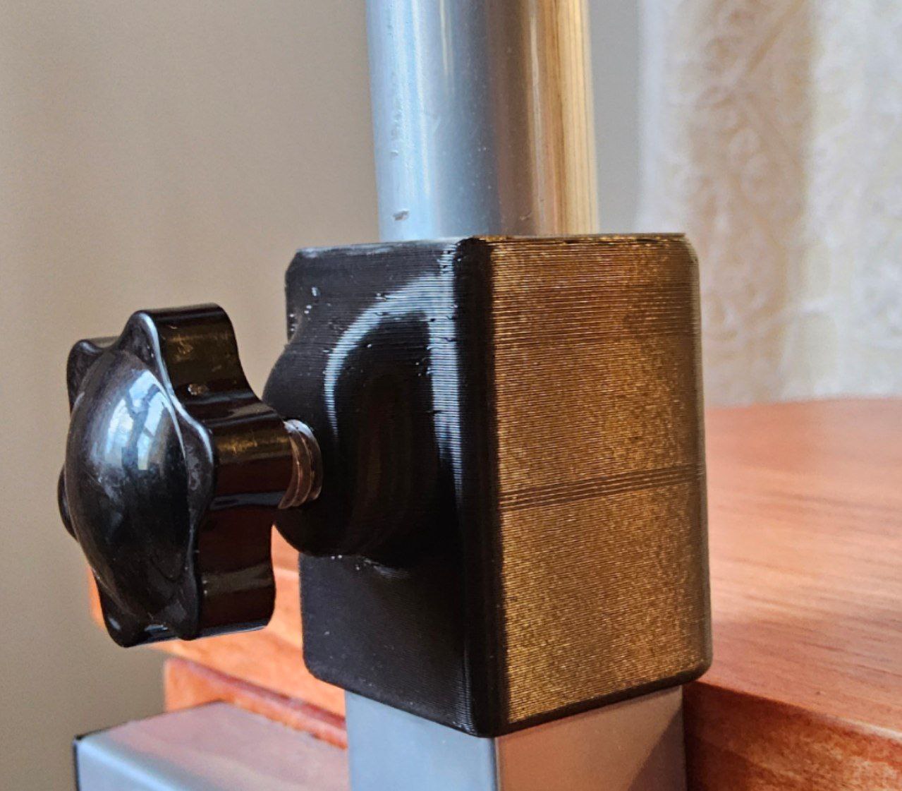 "Özgün Tasarım Ayarlanabilir Yükseklik Mobilya Bacak Kilidi - 22 mm Yuvarlak Tüp, 1 Kare Tüp - Model 6900551" - Görsel 2