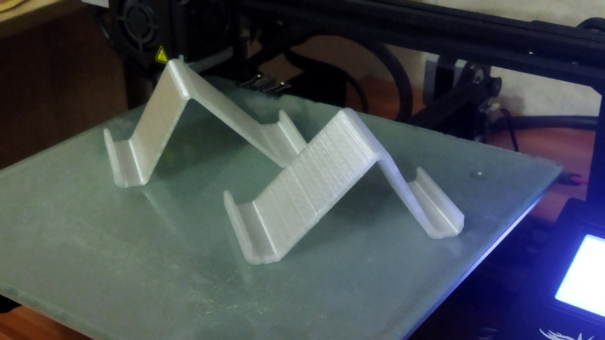 Cep telefonu telefon için ayakta duruyor - 6904870