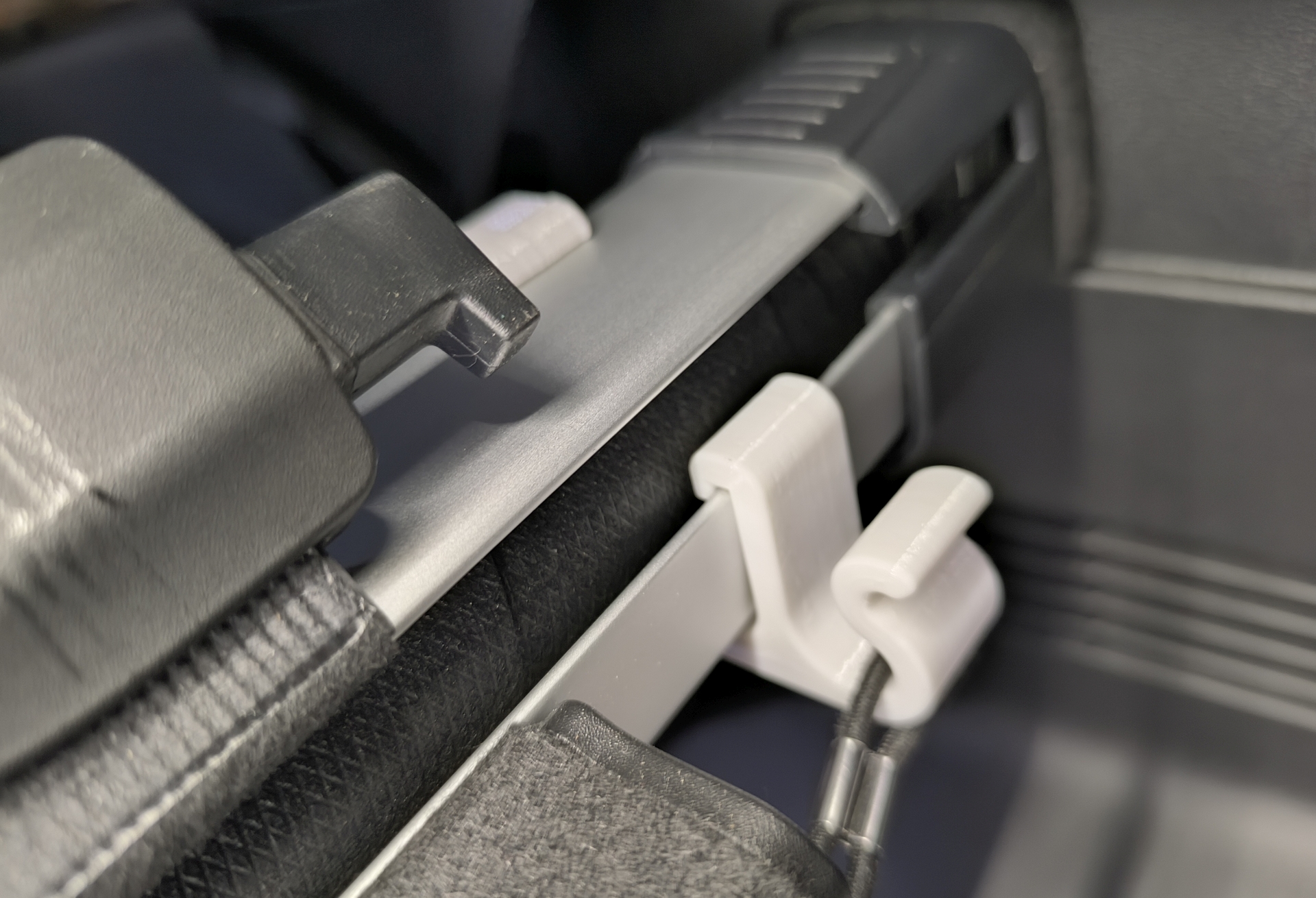 KIA EV6 Kargo Kapak Klibi (Hook) - 6904448 - Görsel 2