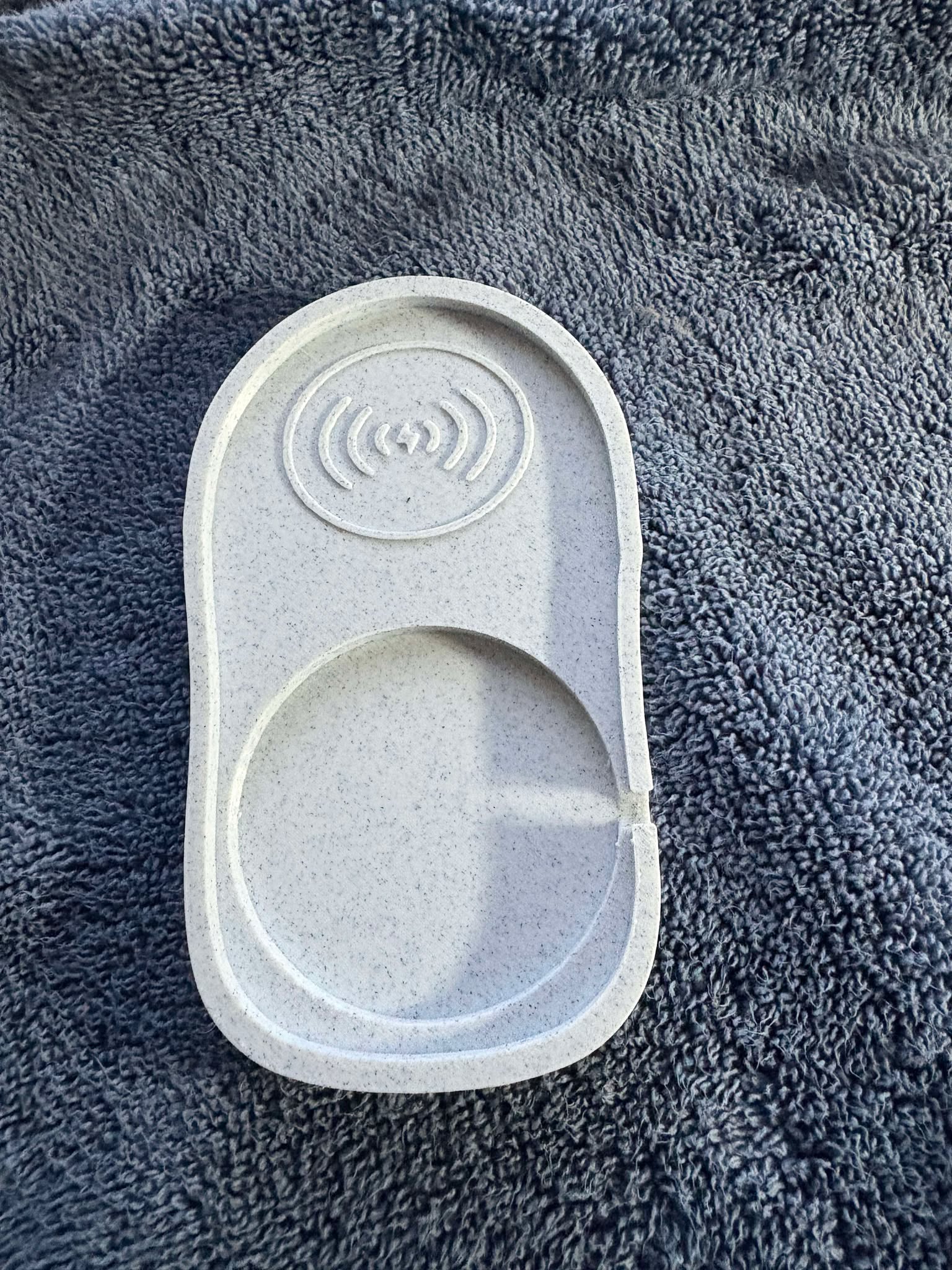 Şarj edilebilir orta boy fare için magsafe şarj tepsisi.