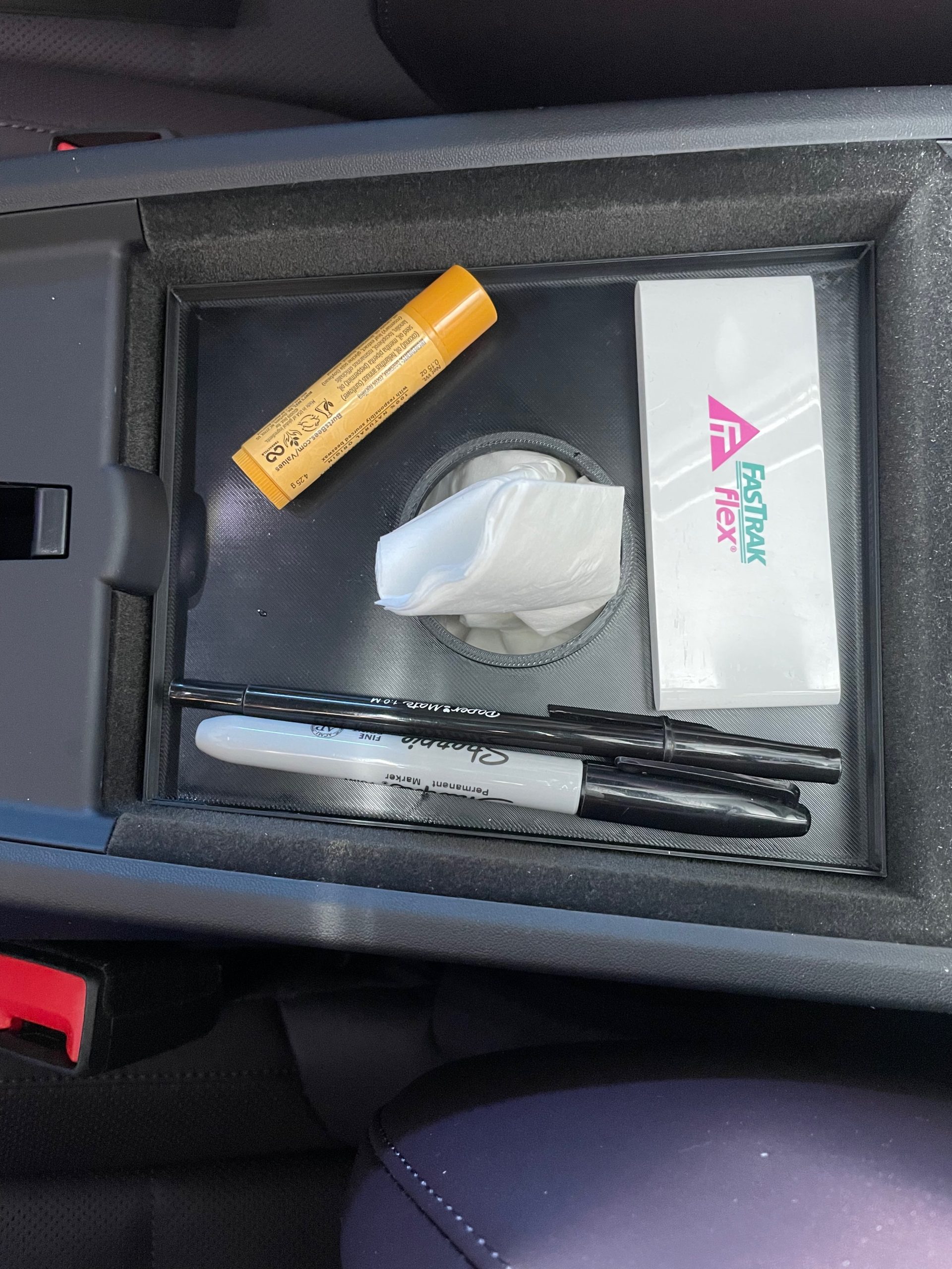 Porsche Macan EV Merkezi Koltuk Tepsisi - 6909321 - Görsel 2