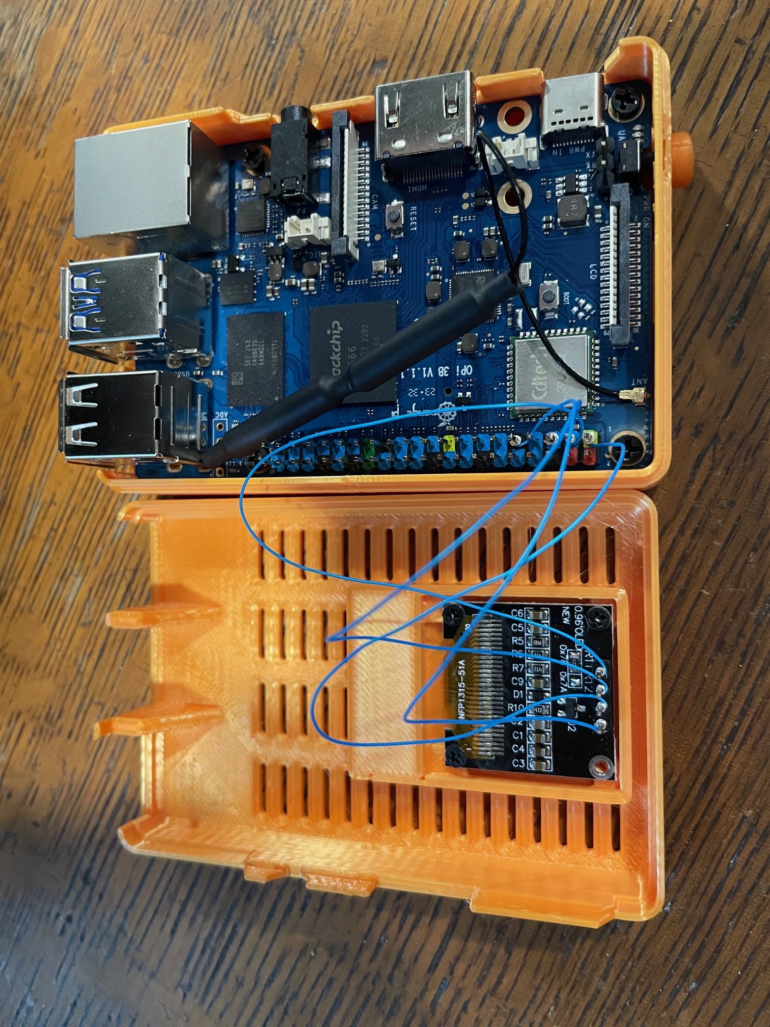 Turuncu PI 3B Kılıf - 30mm Fan veya 1 OLED, kısa M2 Yuvası ile Düğme Seçeneği - 6907437 - Görsel 3