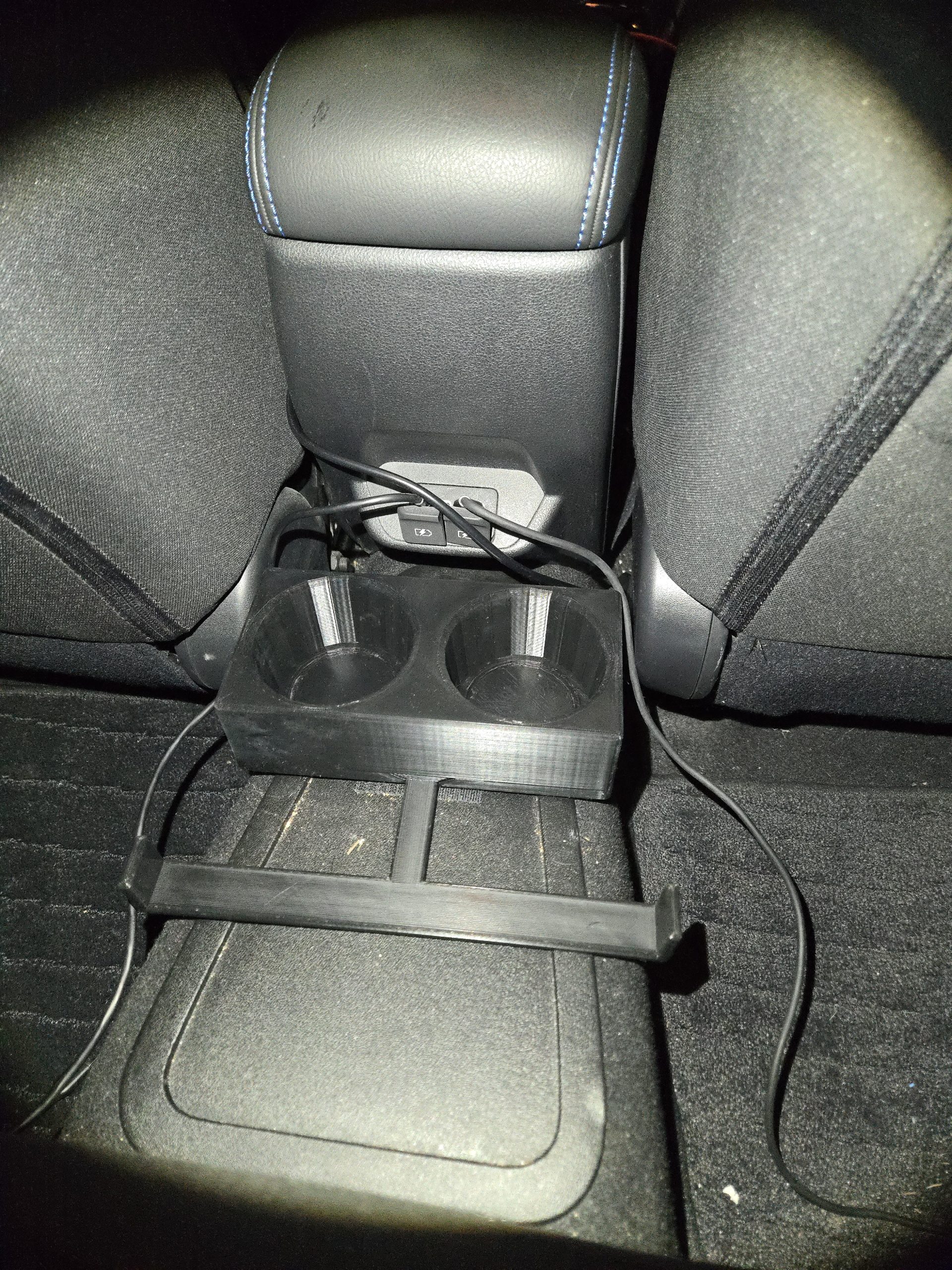 Nissan Yaprağı Arka Çift Kupa Sahibi Kleenex Box Combo - 6904744