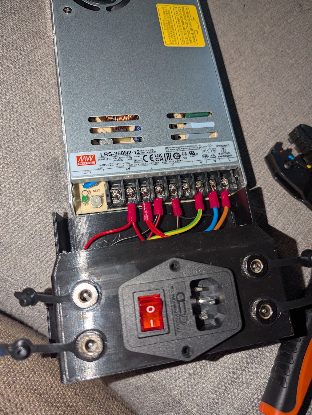 Meanwell LRS-350 Duvar Montajı, IEC320, DC krikoları veya XT60-6905090 için geçişi ile