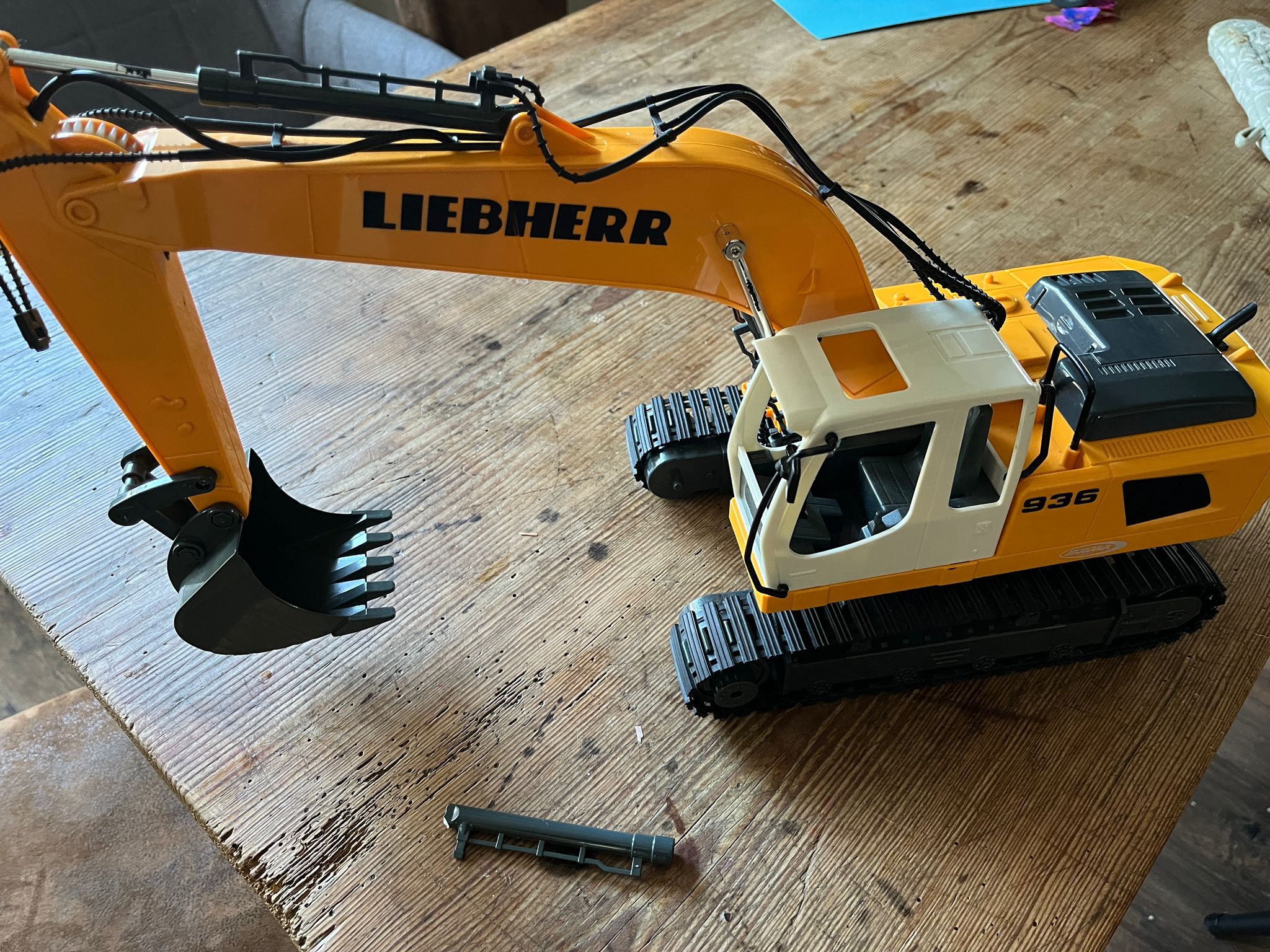 Jamara Excavator Bagger Liebherr R936 Hidrolik Piston - 6902863 - Görsel 5