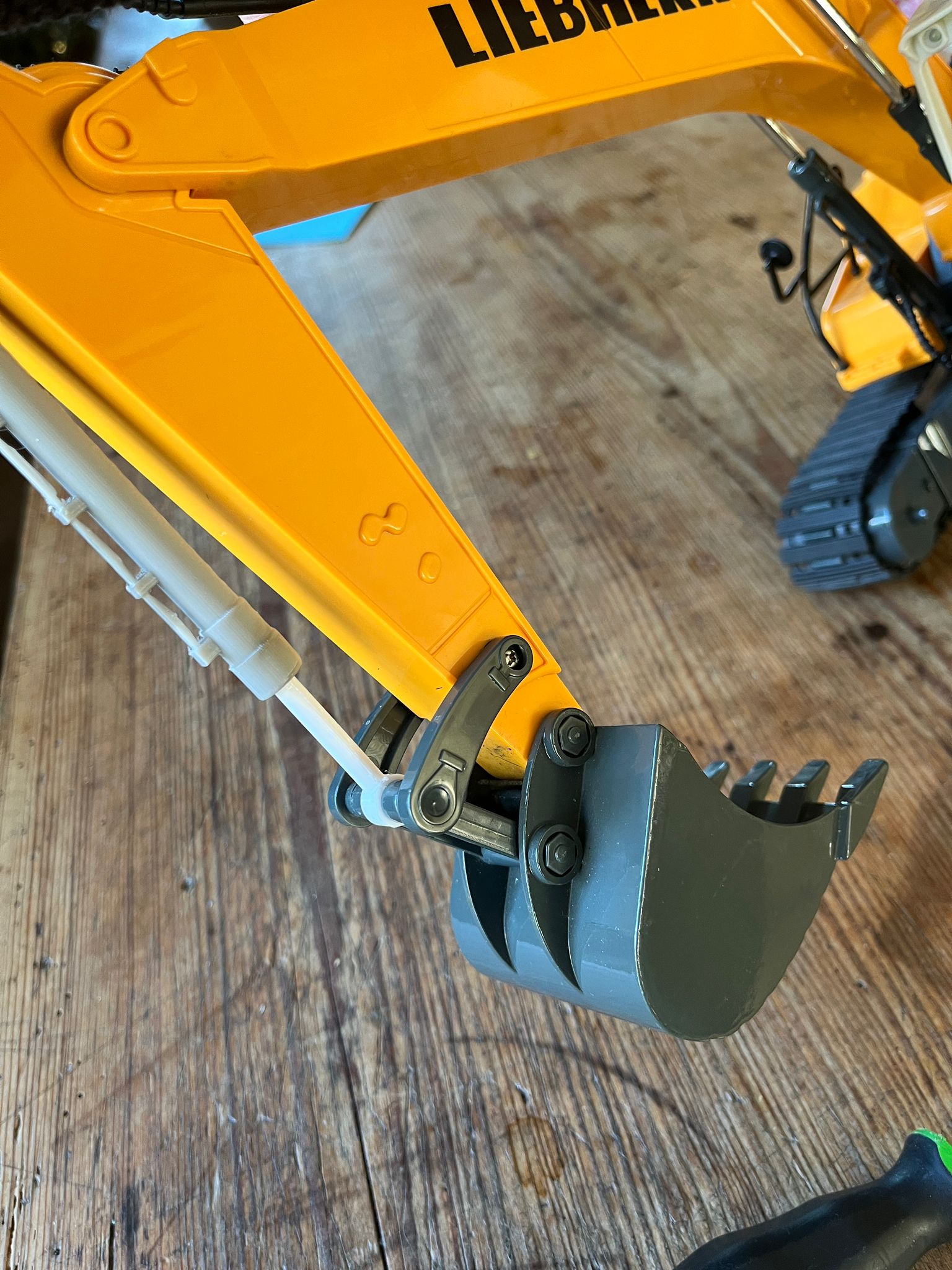 Jamara Excavator Bagger Liebherr R936 Hidrolik Piston - 6902863 - Görsel 6