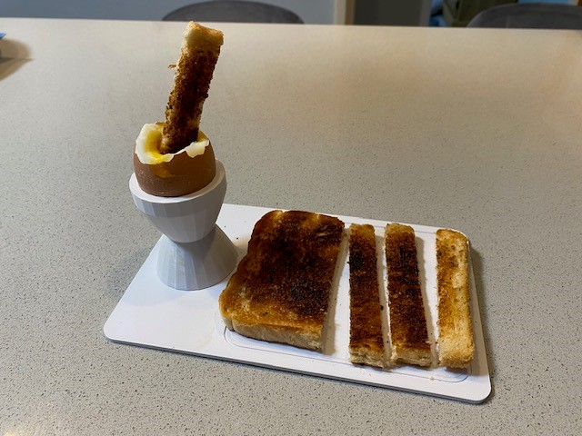 Yumurta fincanı ve tost tahtası. - Görsel 2