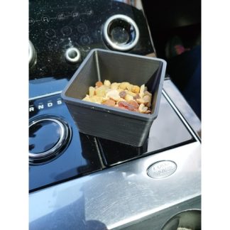 Atıştırmalık kabı insanlar Range Rover